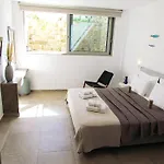 Orelia Luxury