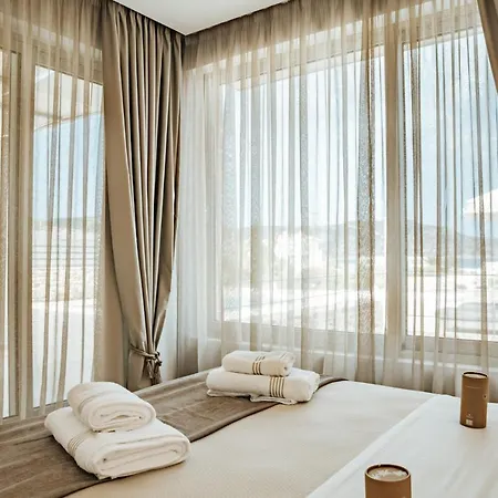 Orelia Luxury